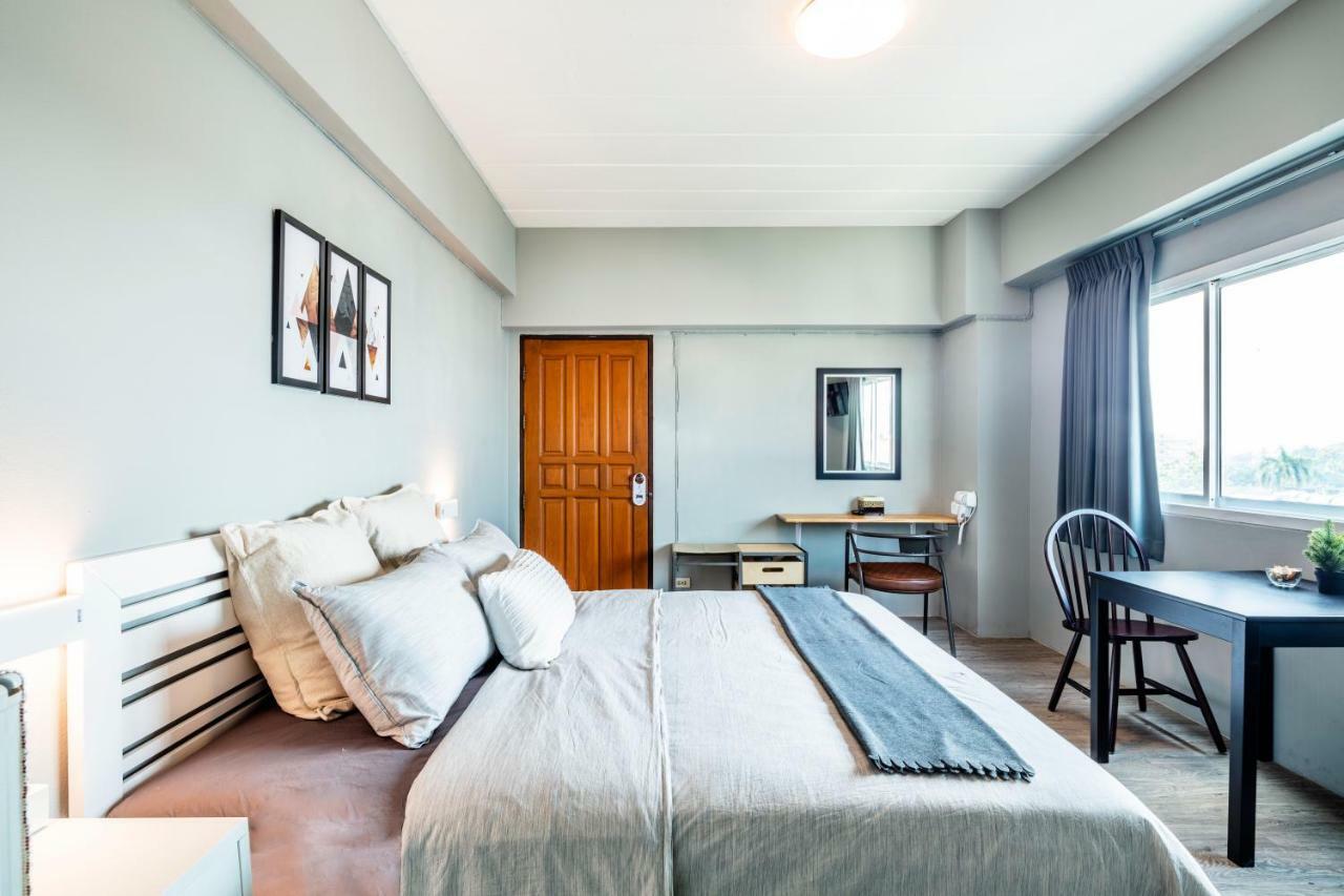 Penyos Service Apartment Bangkok Esterno foto