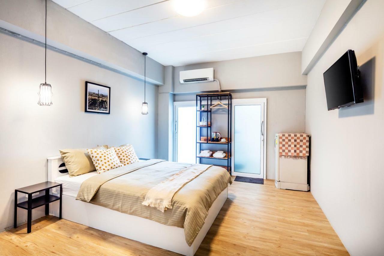 Penyos Service Apartment Bangkok Esterno foto