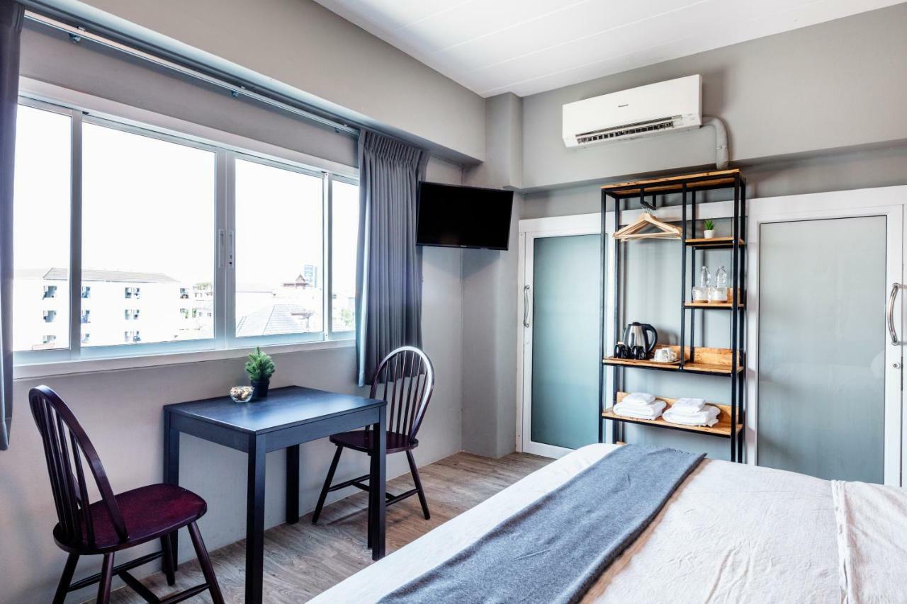 Penyos Service Apartment Bangkok Esterno foto